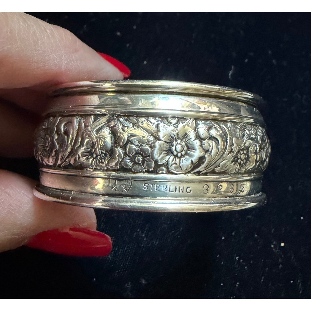 Antique Weidlich Sterling Silver Napkin Ring Floral Repose